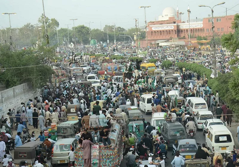 a view of the traffic jam at numaish cowrangi on ma jinnah road photo mohammad noman express a view of the traffic jam at numaish cowrangi on ma jinnah road photo mohammad noman express