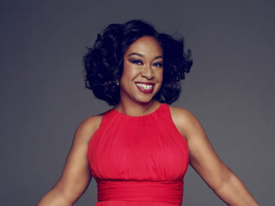 grey s anatomy creator shonda rhimes leaves abc for netflix