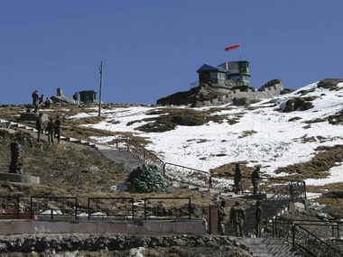 indian army soldiers are seen after a snowfall at the india china trade route at nathu la 55 km 34 miles north of gangtok photo reuters