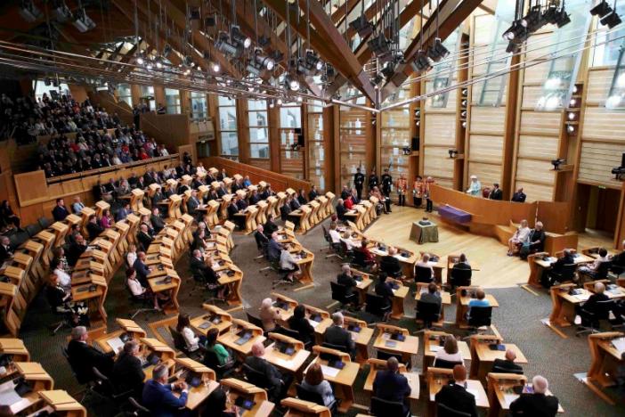 britain 039 s queen elizabeth addresses the scottish parliament as she attends the opening of the fifth session of the scottish parliament in edinburgh scotland july 2 2016 photo reuters