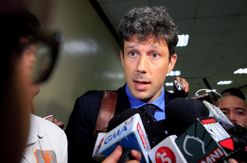 mike brown a uber regional general manager answers questions to local reporters after a hearing with philippines 039 transport regulator and senators at a senate headquarters in pasay city metro manila philippines august 16 2017 photo reuters