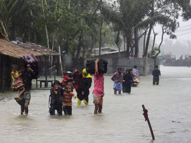 bangladeshi villagers make their way to shelter in cox 039 s bazar on may 21 2016 as cyclone roanu approached photo afp file bangladeshi villagers make their way to shelter in cox 039 s bazar on may 21 2016 as cyclone roanu approached photo afp file