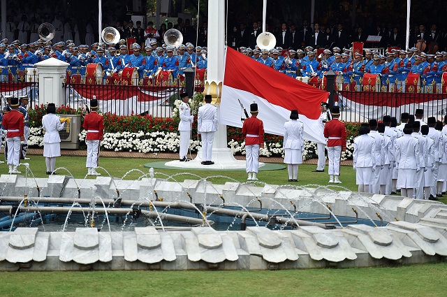 the indonesian red and white national flag is raised during a ceremony to mark independence day at the presidential palace in jakarta indonesia august 17 2017 in this photo taken by antara foto photo reuters