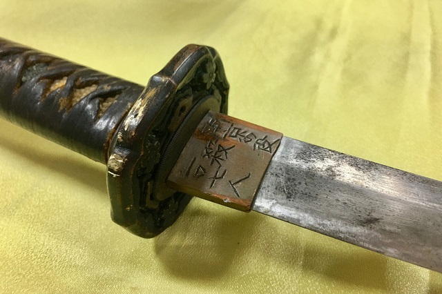 this photograph by taiwan agency cna photo taken on august 18 2017 shows a japanese samurai sword with chinese script that reads quot killed 107 people during the war in nanjing china quot and used august 18 by an attacker that slashed a military police guard at the presidential palace at a local police station in taipei a samurai sword wielding attacker carrying the national flag of china slashed a military police guard outside taiwan 039 s presidential office authorities said photo afp