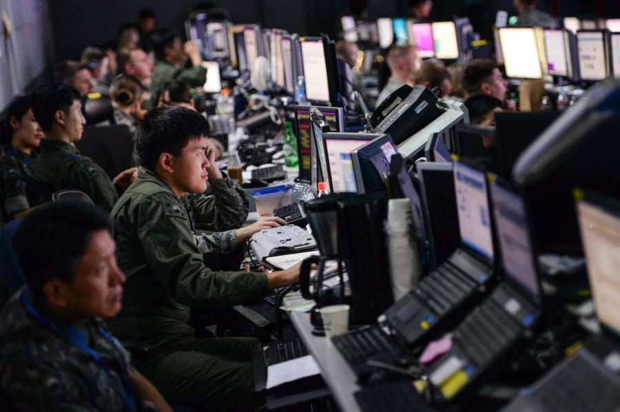 members from us and south korean militaries man the hardened theater air control center at osan air base south korea during the first day of ulchi freedom guardian aug 17 2015 photo courtesy the us air force