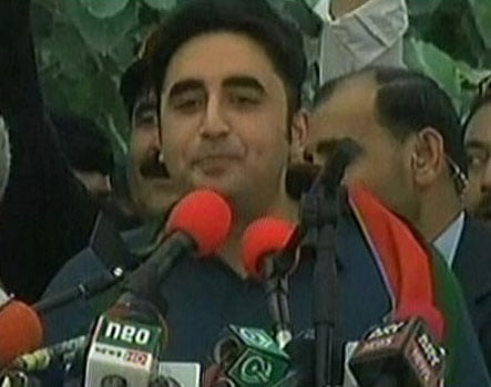 chairman ppp bilawal bhutto addresses a public meeting in mansehra on august 19 2017 express news screen grab