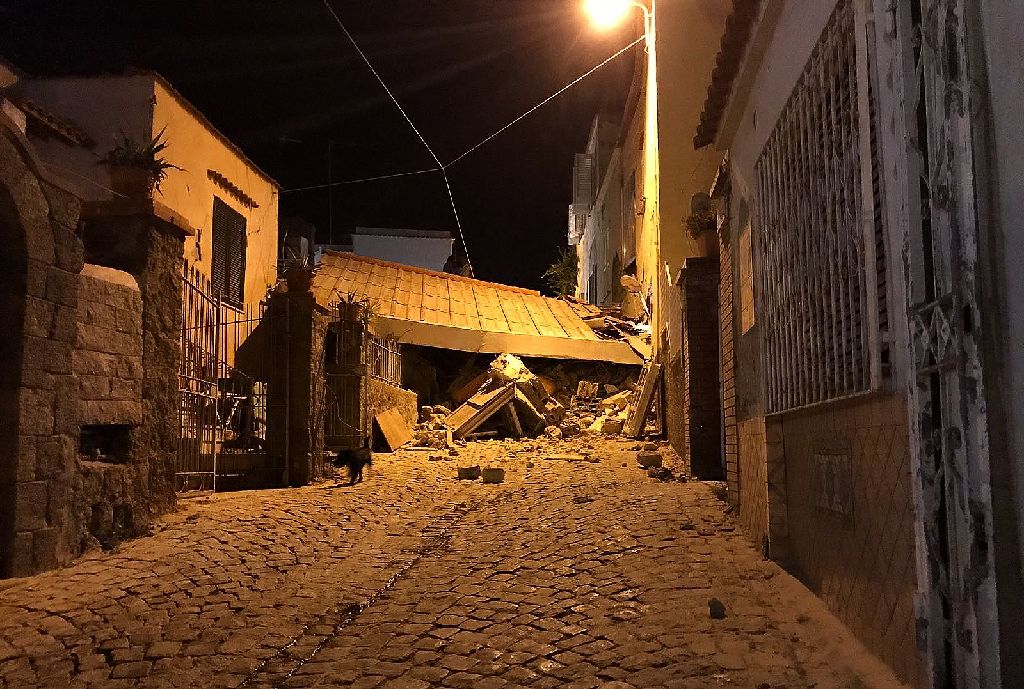 an earthquake hit the popular italian tourist island of ischia off the coast of naples causing several buildings to collapse on august 21 2017 photo afp