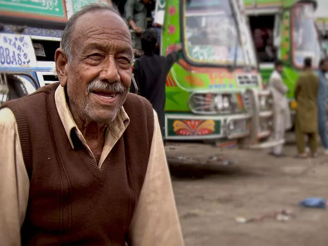mohammed rafiq has been painting colourful buses for 40 years but his lungs are now failing photo courtesy al jazeera mohammed rafiq has been painting colourful buses for 40 years but his lungs are now failing photo courtesy al jazeera