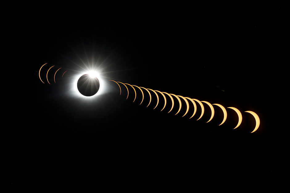 a multiple exposure image shows the solar eclipse as it creates the effect of a diamond ring at totality as seen from clingmans dome tennessee us photo reuters