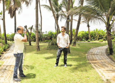 hrithik roshan does photo shoot with visually impaired photographer hrithik roshan does photo shoot with visually impaired photographer