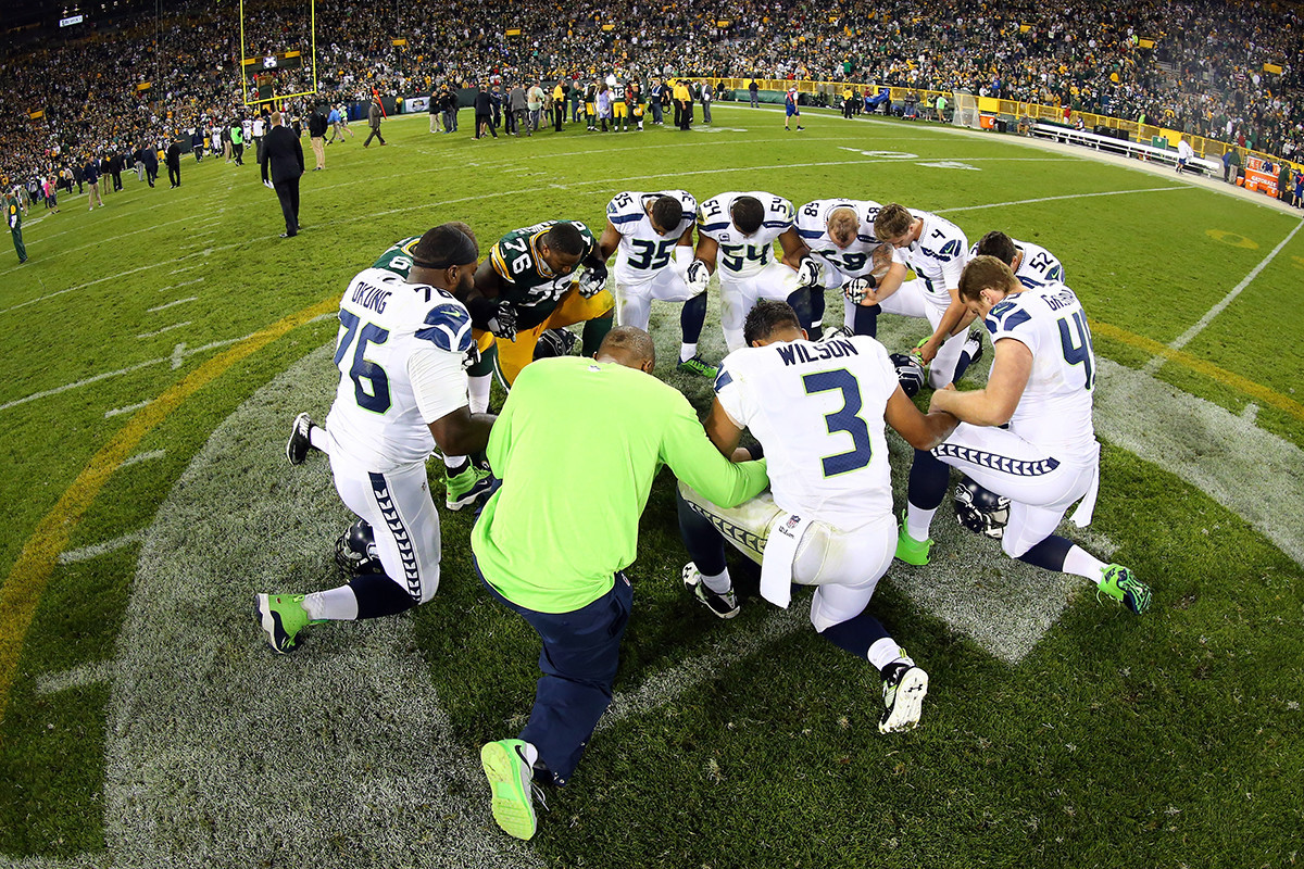 praying publicly after football games remains banned in us