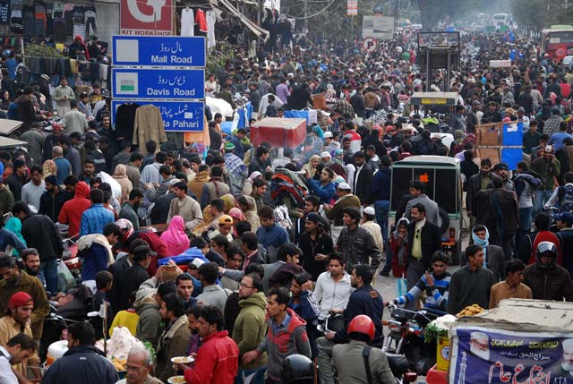 pakistan 039 s current population stands a 188 million whereas in july 2015 world population reached 7 3 billion photo riaz ahmed express