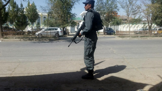 an afghan policeman keeps guard the the site of attack in kabul afghanistan august 25 2017 photo reuters an afghan policeman keeps guard the the site of attack in kabul afghanistan august 25 2017 photo reuters