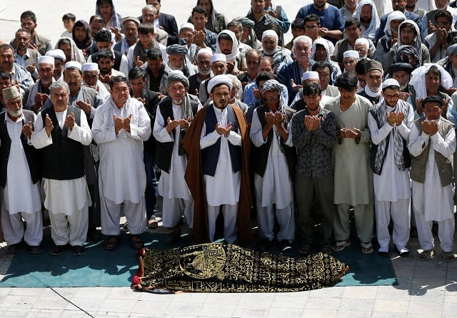 people perform prayers for one of the victims of friday 039 s attack at a shi 039 ite muslim mosque in kabul afghanistan august 26 2017 photo reuters people perform prayers for one of the victims of friday 039 s attack at a shi 039 ite muslim mosque in kabul afghanistan august 26 2017 photo reuters