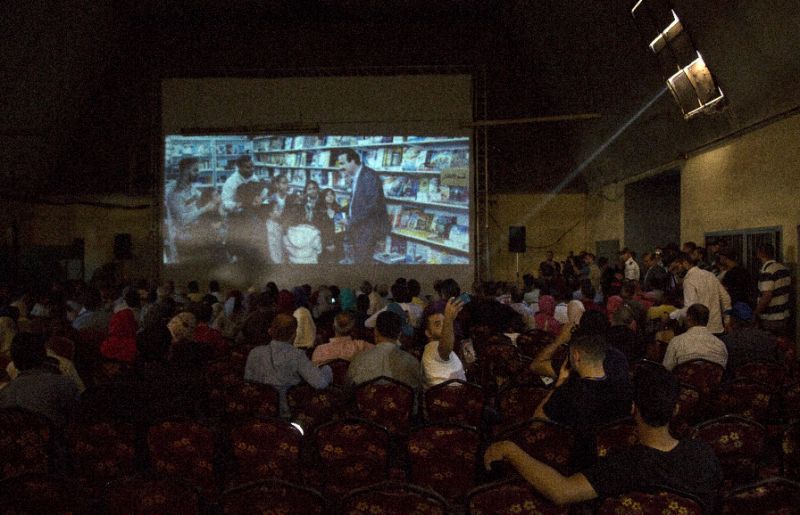 palestinians attend the screening of quot 10 years quot at the samer cinema in gaza city on august 26 2017 photo afp