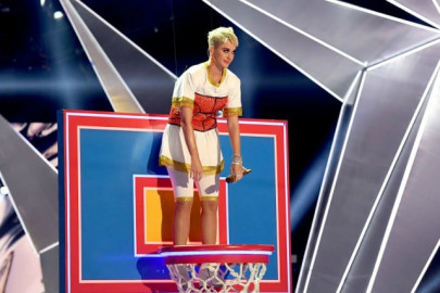 vmas 2017 kendrick lamar wins big but absent taylor swift steals the show vmas 2017 kendrick lamar wins big but absent taylor swift steals the show