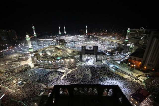 muslim pilgrims perform prayers at the grand mosque in saudi arabia 039 s holy city of makkah photo afp muslim pilgrims perform prayers at the grand mosque in saudi arabia 039 s holy city of makkah photo afp