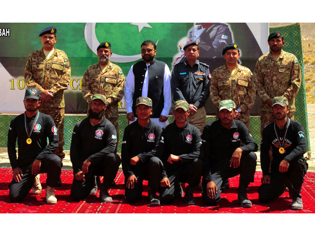 outstanding cadets belonging to 10th batch of balochistan police pictured with provincial home minister ig police and others in quetta photo ispr