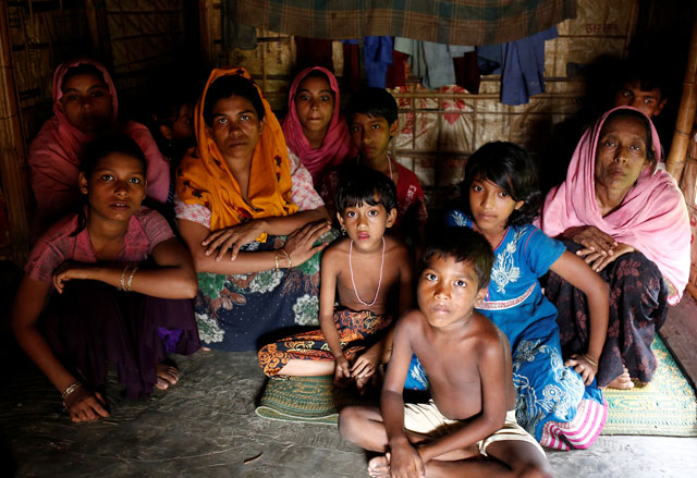 a group of rohingya refugees takes shelter at the kutuupalang makeshift refugee camp after crossing the myanmar bangladesh border today in cox 039 s bazar bangladesh august 26 2017 reuters