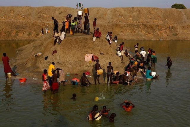 internally displaced people wash and collect water in a reservoir in the united nations mission in south sudan unmiss protection of civilian site cop near bentiu northern south sudan february 6 2017 photo reuters siegfried modola internally displaced people wash and collect water in a reservoir in the united nations mission in south sudan unmiss protection of civilian site cop near bentiu northern south sudan february 6 2017 photo reuters siegfried modola