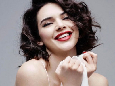 kendall jenner named fashion icon of the decade and twitter can t handle it kendall jenner named fashion icon of the decade and twitter can t handle it