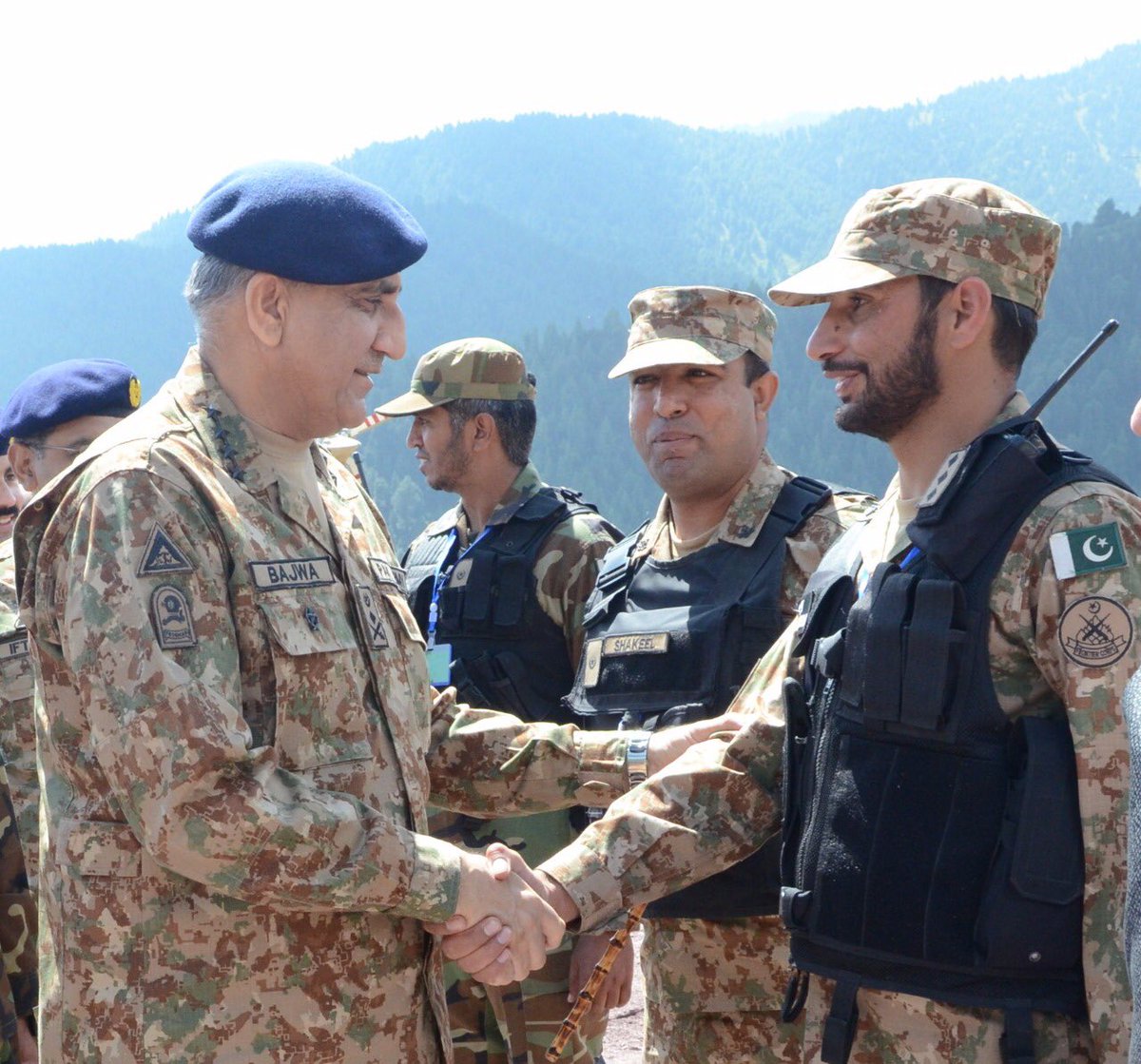 army chief gen qamar bajwa spends eid with troops at pak afghan border on saturday photo ispr