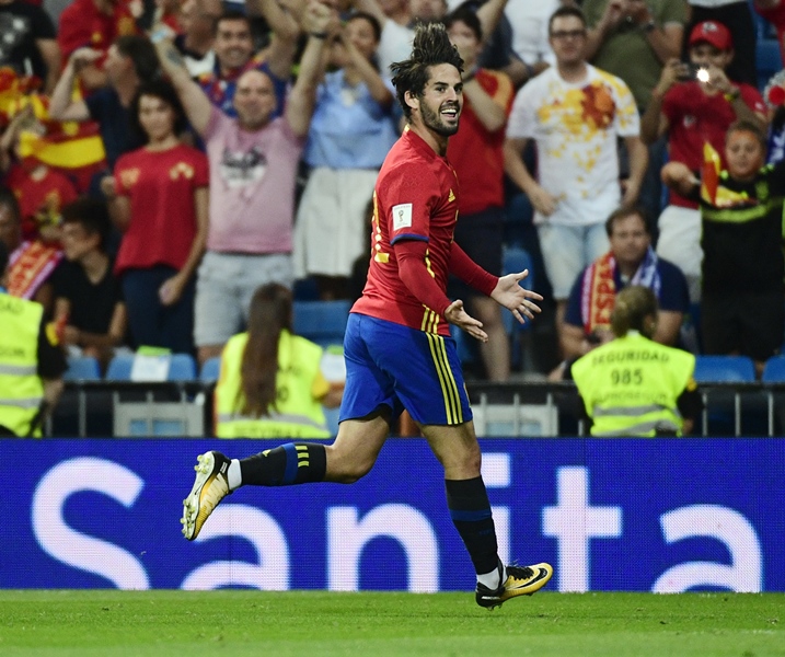 spain 039 s midfielder isco celebrates his second goal during the world cup 2018 qualifier football match between spain and italy at the santiago bernabeu stadium in madrid on september 2 2017 photo afp