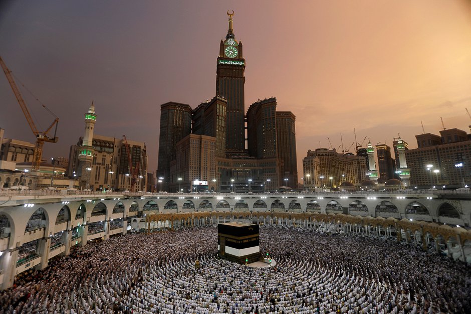 worshippers pray in front of the holy kaaba prior to the start of the hajj photo afp