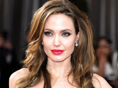 it s been difficult i don t enjoy being single angelina jolie