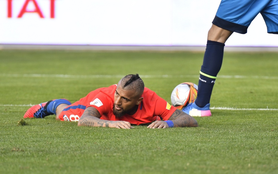 chile 039 s arturo vidal gestures after falling during their 2018 world cup qualifier football match against bolivia in la paz on september 5 2017 photo afp