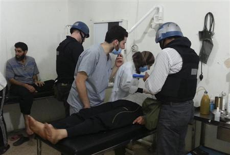 un chemical weapons experts visit people affected by an apparent gas attack at a hospital in the southwestern damascus suburb of mouadamiya photo reuters