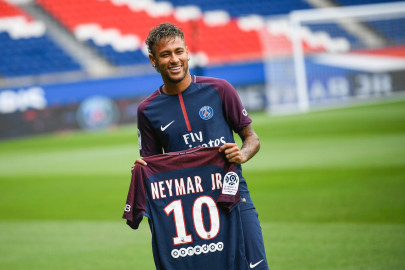 neymar and barcelona president continue war of words