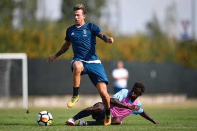 serie a juventus host plucky chievo