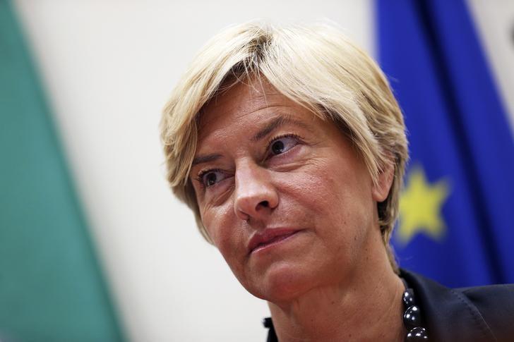 italy 039 s defense minister roberta pinotti attends a news conference with health minister beatrice lorenzin not pictured in rome photo reuters