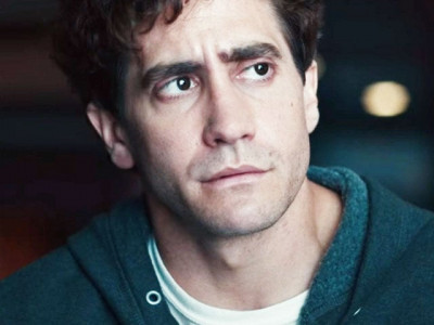 jake gyllenhaal finally plays superhero in stronger jake gyllenhaal finally plays superhero in stronger