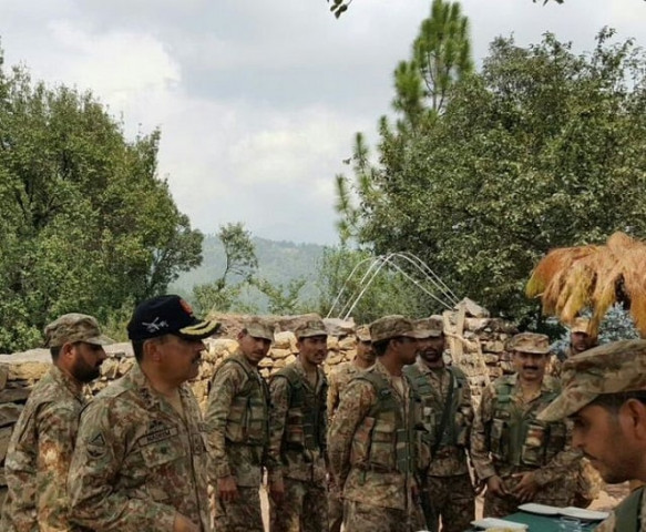 soldiers brief lt gen nadeem raza during his visit photo ispr soldiers brief lt gen nadeem raza during his visit photo ispr