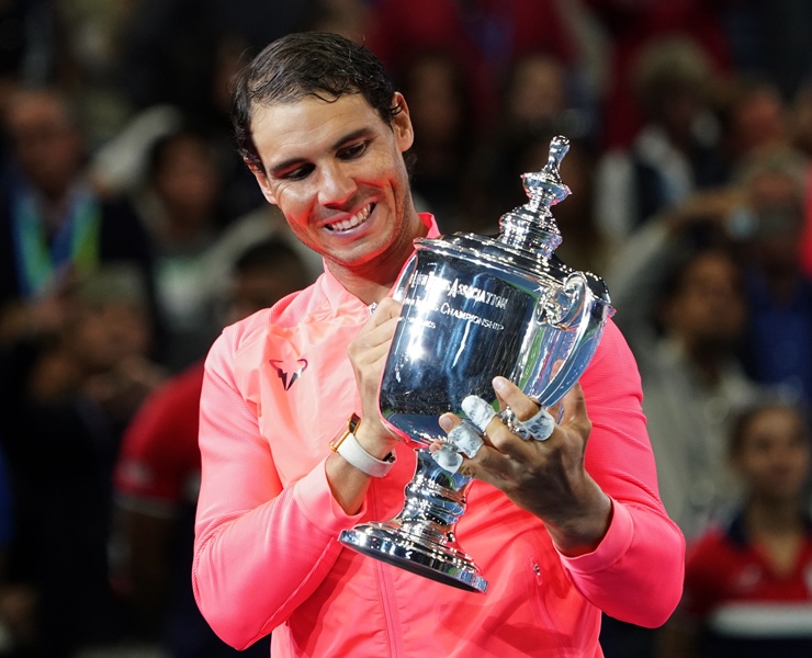 rafael nadal of spain holds the us open trophy after defeating kevin anderson of south africa in their us open men 039 s singles final match septmber 10 2017 at the billie jean king stadium national tennis center in new york photo afp