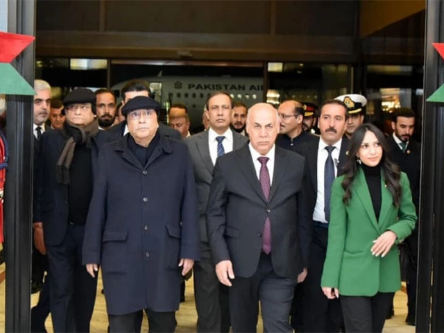 President Zardari arrives in Baghdad for three-day visit