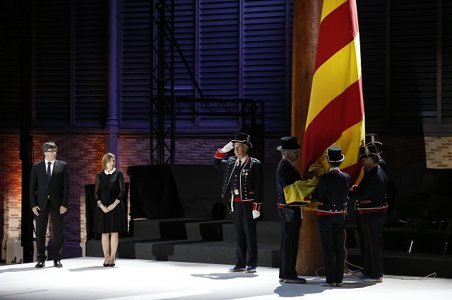 president of the catalan regional government carles puigdemont l and president of the catalan parliament carme forcadell 2l watch 039 mossos d 039 esquadra 039 catalan regional police honour guard raising a catalan flag during an institutional ceremony in barcelona on september 10 2017 on the eve of the national day of catalonia quot diada quot pro independence protesters are due to come out in force in the streets of barcelona on september 11 2017 for catalonia 039 s national day three weeks ahead of a controversial secession referendum banned by spain the quot diada quot holiday which commemorates the fall of barcelona to spain in 1714 has been used by separatists in recent years to press for an independent state photo afp