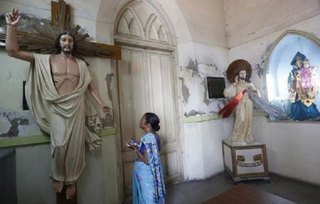 a woman prays in front of the statue of jesus christ on the occasion of good friday in a church in kolkata march 25 2016 photo reuters