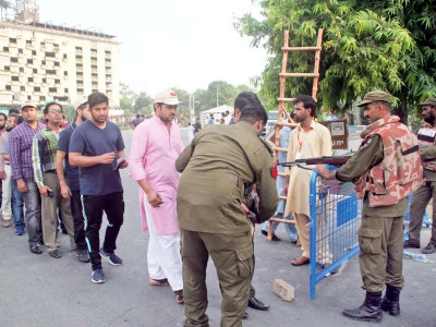 lahore police grab security by the horns