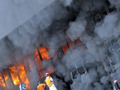 death toll from awami markaz blaze rises to three