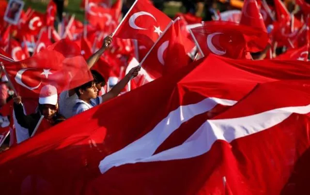 people wave turkey 039 s national flags as they attend a ceremony marking the first anniversary of the attempted coup at the bosphorus bridge in istanbul turkey july 15 2017 photo reuters people wave turkey 039 s national flags as they attend a ceremony marking the first anniversary of the attempted coup at the bosphorus bridge in istanbul turkey july 15 2017 photo reuters
