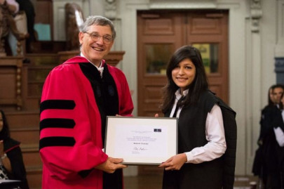 pakistani woman wins academic award at oxford university