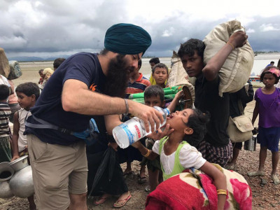 sikhs rush to aid of rohingya muslim refugees at bangladesh myanmar border sikhs rush to aid of rohingya muslim refugees at bangladesh myanmar border