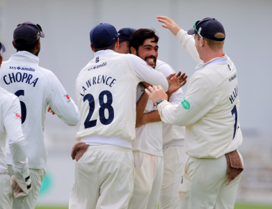 mohammad amir s essex close in on county championship