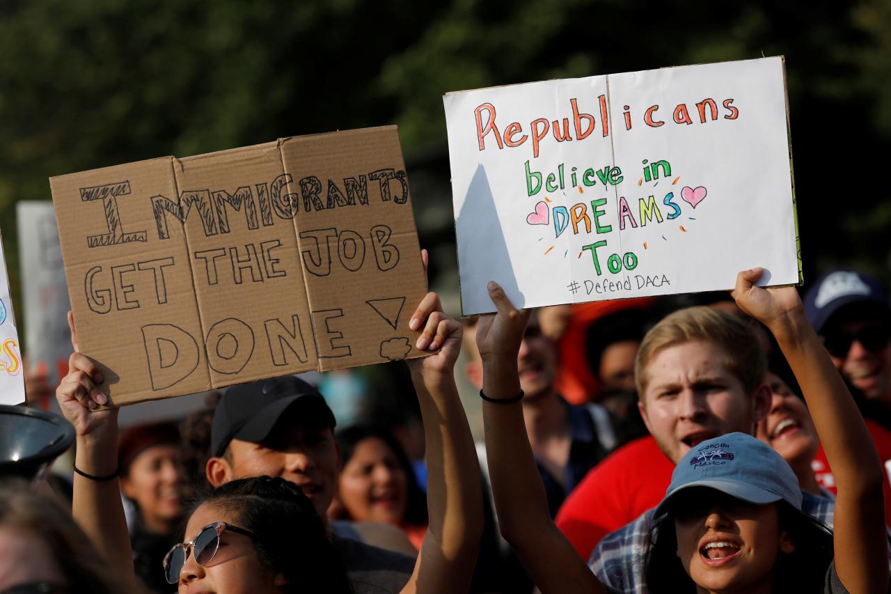 demonstrators gather outside the white house to protest president donald trump 039 s plan to repeal daca in washington u s september 5 2017 photo reuters