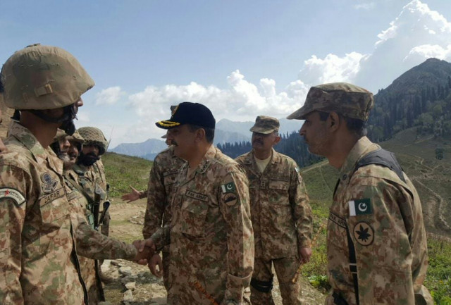 commander rawalpindi corps lieutenant general nadeem raza visits the affected area along loc photo ispr commander rawalpindi corps lieutenant general nadeem raza visits the affected area along loc photo ispr
