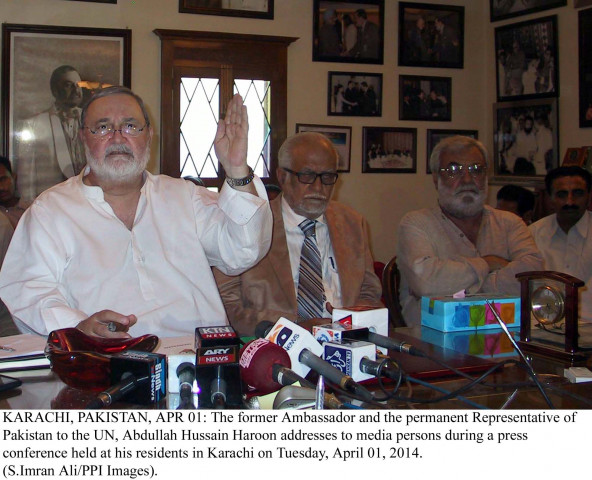 abdullah hussain haroon addresses the media photo ppi abdullah hussain haroon addresses the media photo ppi