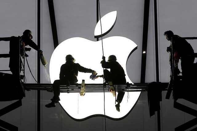 workers prepare for the opening of an apple store in hangzhou zhejiang province january 23 2015 photo reuters